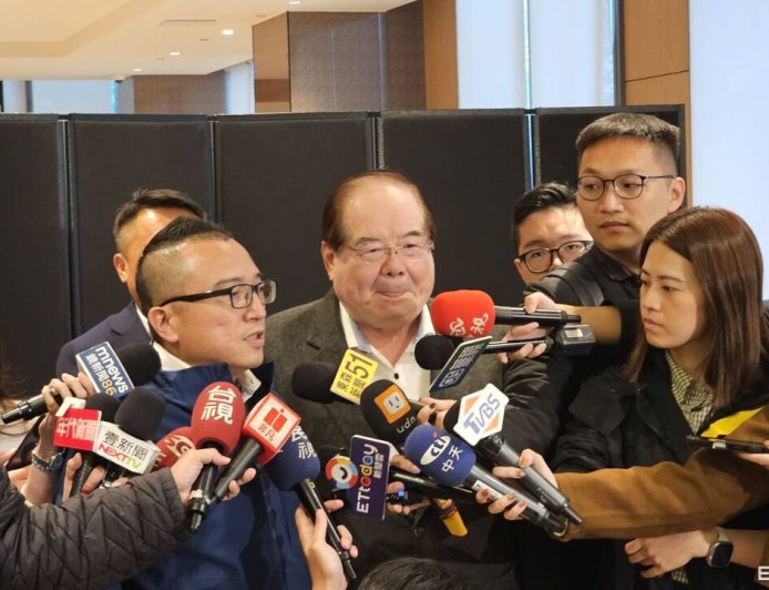 鄭麗文、黃國昌明公開會談　李乾龍：記取2024教訓