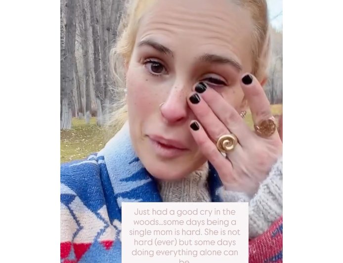 Rumer Willis Cries Over Being a Single Mom: ‘Doing Everything Alone’