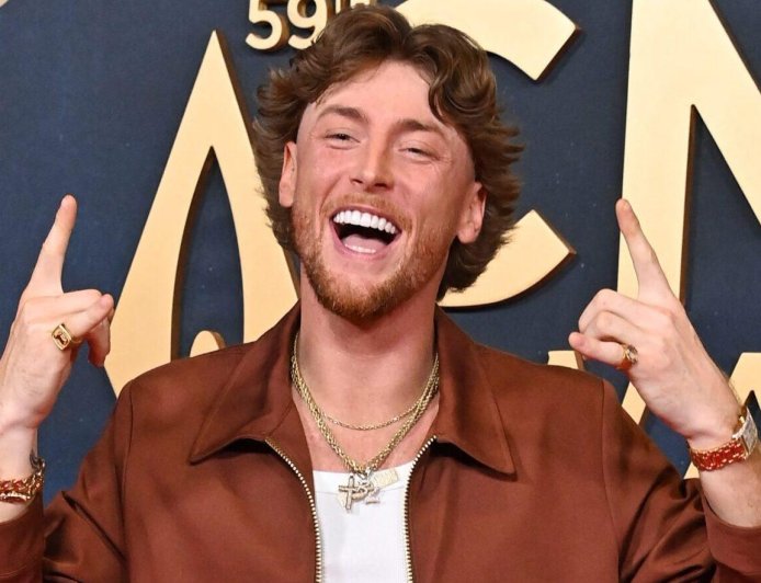 Bailey Zimmerman Radiates Confidence On CMA Red Carpet After Fixing Childhood Insecurity