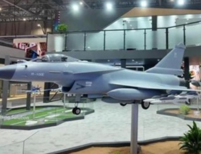 迪拜航展“中国力量”组团参展 歼-10CE模型成热门打卡点