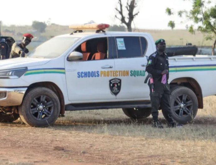 尼日利亚总统蒂努布因24名被绑架女学生失踪案推迟G20峰会行程