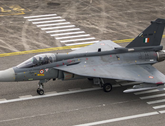 印度国产“光辉”战机在航展表演中坠毁，4天前曾发生液体泄漏