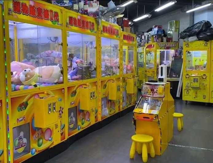 娃娃機店活春宮「脫到剩襪子」還搬工業電扇降溫　男女各罰2千