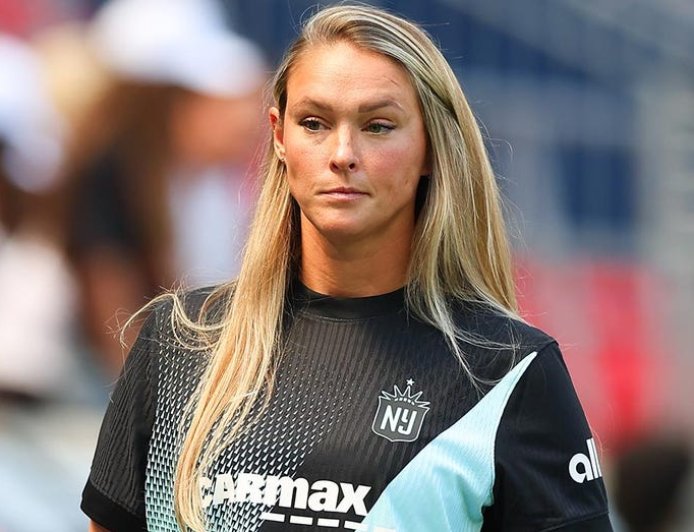 Kylie Kelce fires back at critics' claims she gave her daughters 'boy names'