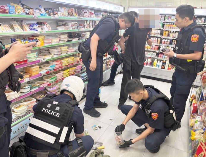 德國男2年沒工作打劫超商　搶到1萬+1包菸...還有1罐飲料