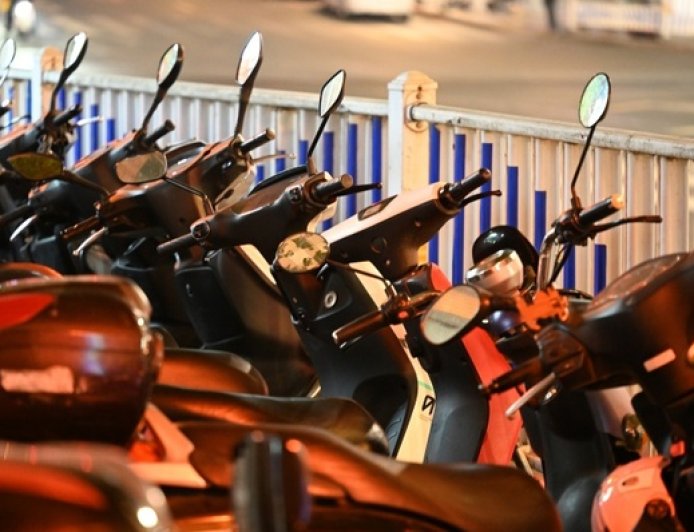 地方新闻精选 | 北京明年5月起骑电动车强制戴头盔 洛阳一小学收115元“午休费”被通报