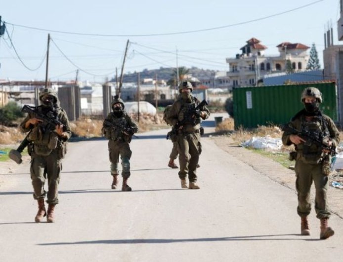 以色列持续袭击西岸，巴勒斯坦人被迫封锁