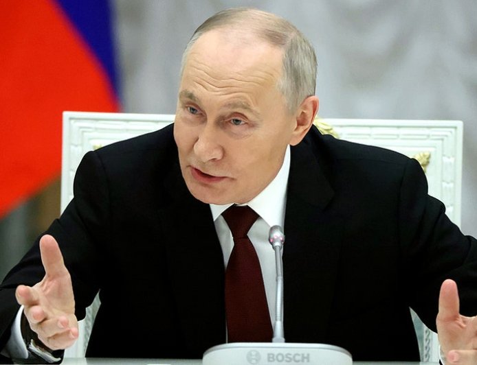 Ex-CIA station chief warns Putin using talks to gain leverage as Ukraine delegation meets top Trump officials