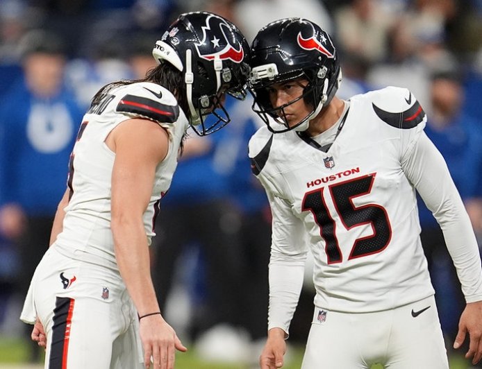 NFL fans debate whether Texans kicker made crucial extra point in win over Colts