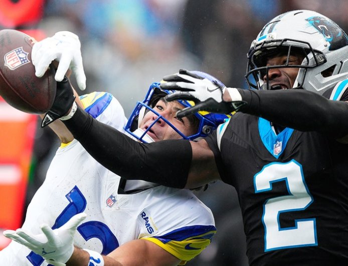 Rams star makes incredible one-handed catch vs Panthers