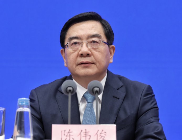 中纪委周末“打虎”，副部级陈伟俊被查，曾是浙江最年轻副省长