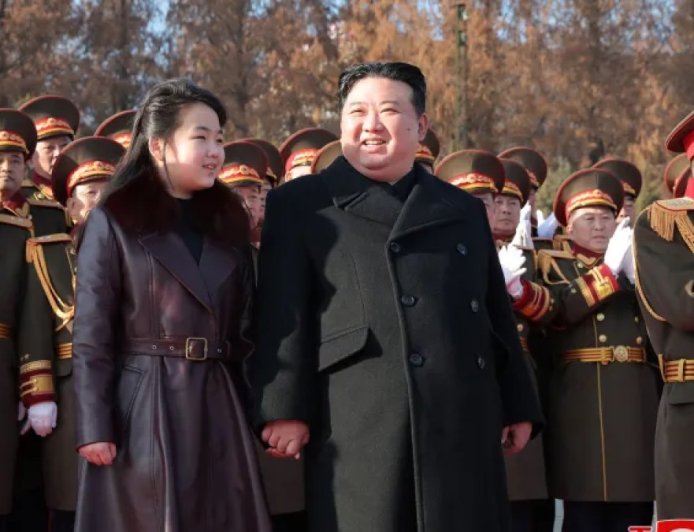 金正恩承诺为朝鲜空军配备“战略资产”