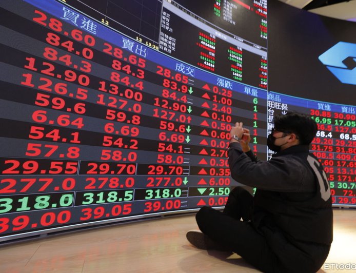 台積電紅翻黑跌5元至1435　台股小跌55點