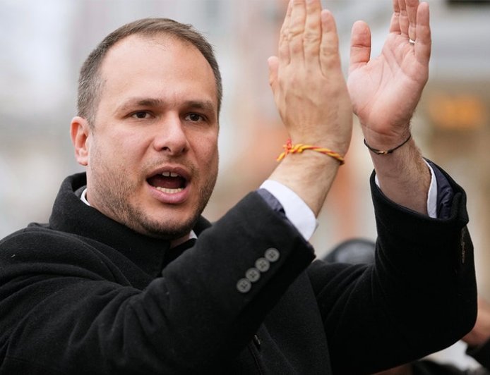 Young progressive beats out establishment candidate in Jersey City mayoral race, echoing Mamdani