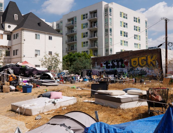 Los Angeles city council candidate pledges to live in trailer outside drug-infested park