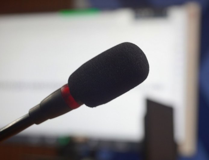 地方新闻精选 | 安徽霍邱县召开全县“吐槽大会” 郴州举报公职人员店主喝农药去世