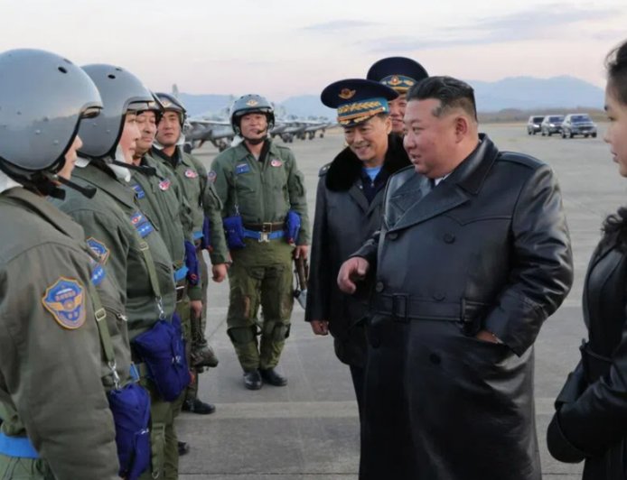 金正恩：空军将装备新战略军事资产 被交付新的重大任务