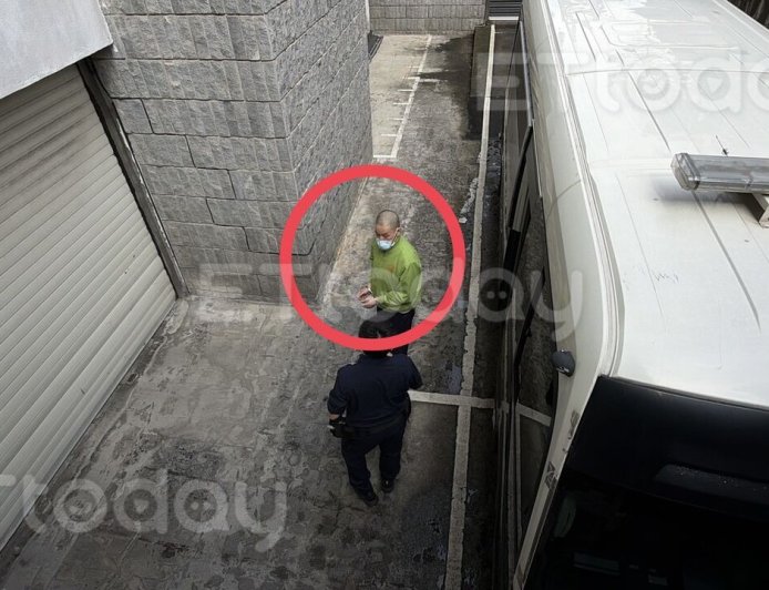 吸完喪屍煙彈！男「出門僅8分鐘」闖紅燈撞死騎士　奪命瞬間曝