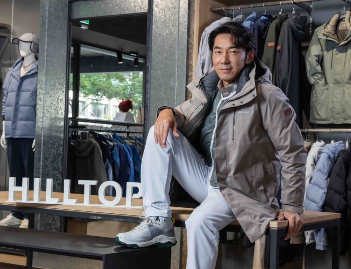 李李仁分享戶外保暖穿搭！推薦Hilltop防水大衣、雙面穿背心對抗濕冷