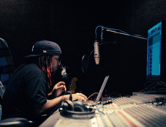 Leon Thomas Explains How the ‘Elvis’ Biopic Paved the Way Towards His Breakout Hit ‘Mutt’