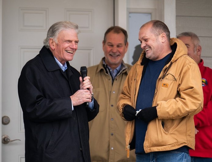 Rev. Franklin Graham delivers Kentucky flood survivors new homes for Christmas: ‘We can finally breathe’