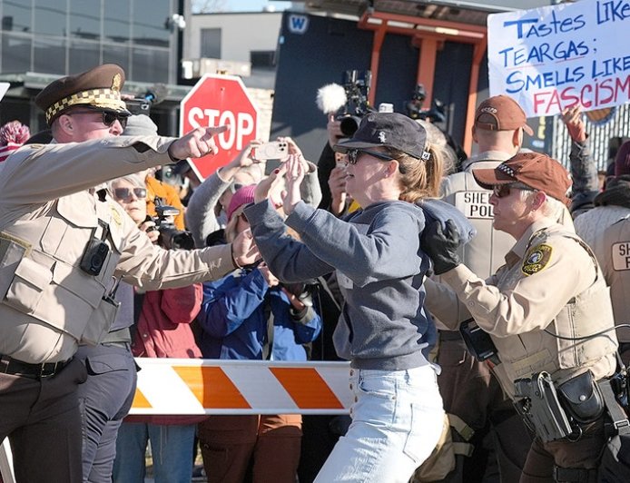 Dem-backed ‘dignity’ bill could strip ICE of detention powers, erase immigration enforcement, critics warn