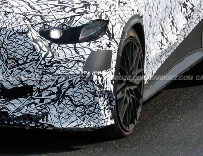 奔驰 AMG GLC 53 纯电 SUV 纽北测试：剑指宝马 iX3，宽轮拱 + 大尾翼