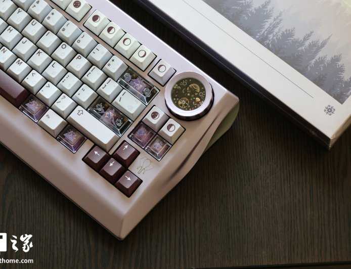 自带机械腕表机芯的机械键盘：Wuque Studio Nama 发布，重量达 8.6 公斤