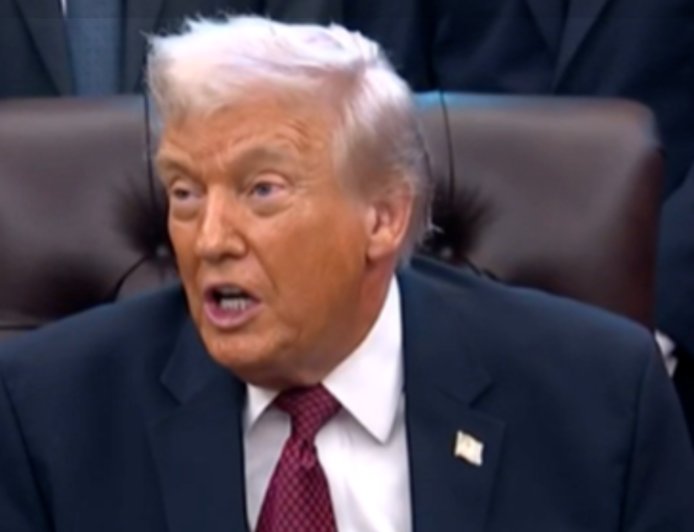 美军被爆二次打击“贩毒船”生还者，特朗普最新回应