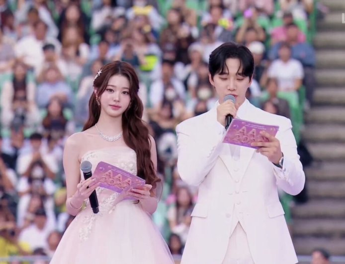 直擊／AAA開演！張員瑛嗲音中文開場：準備好了？李俊昊紳士拿水全被拍