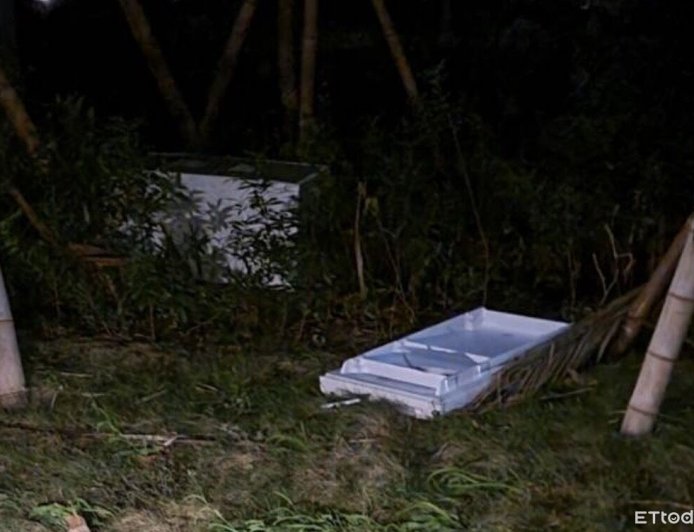 獨／大樓陽台掉下1台冰箱！重砸社區中庭　男嗆管理員：小心沒工作