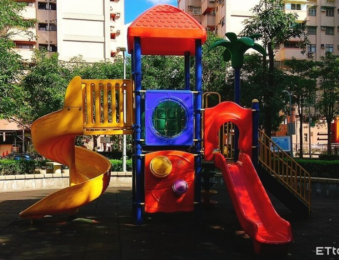 高雄驚見「超資深野砲族」阿公阿嬤溜滑梯活春宮　她判拘25天