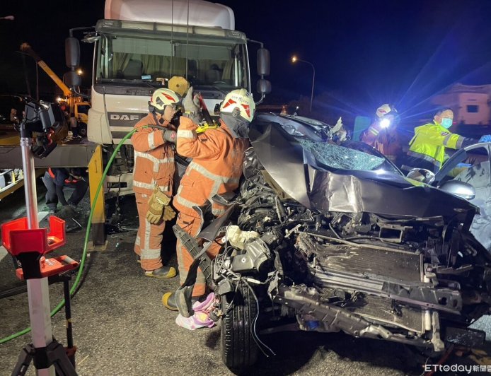 北上做生意遇死劫！國3香山聯結車釀連環撞　5口困壓縮車體岳母亡