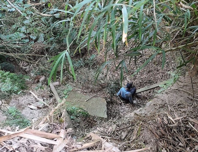 南投男失足墜崖！慘卡2層樓高邊坡　警消垂降驚險救人