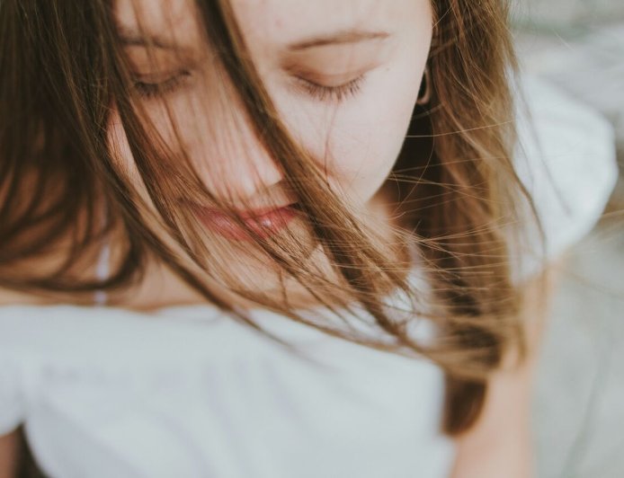 髮香留香秘訣大公開！「頭髮微濕」噴灑效果最好