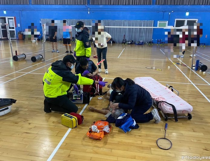 羽球館1男突倒地命危！羅東休假消防員、護理師聯手搶救成功