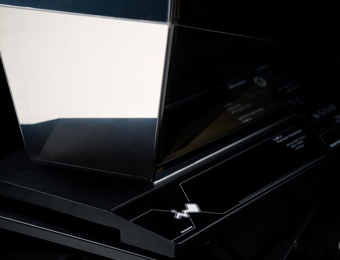 迎广概念机箱曝光：镜面美学，有望 CES 2026 亮相