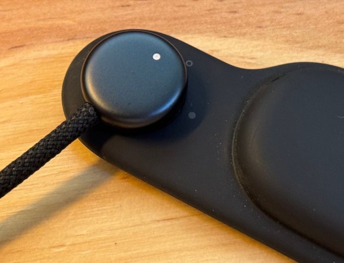 全黑色苹果 Vision 头显部件曝光，指向“Vision Air”