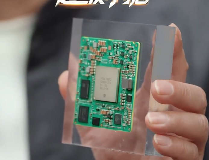 业界独创六合一全域融合架构：华为余承东揭秘尊界 S800 轿车“超级小脑”芯片