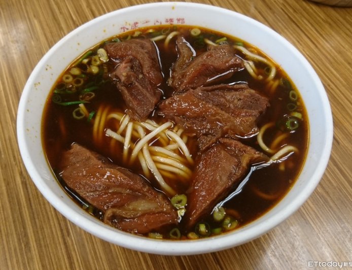 南韓遊客吃牛肉麵　「台人見1幕」急用Google翻譯！網：我也做過