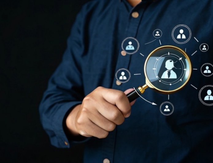 【评论】“最忙五人组”事件频发，除了批评懒惰懈怠更要深挖暗藏的腐败