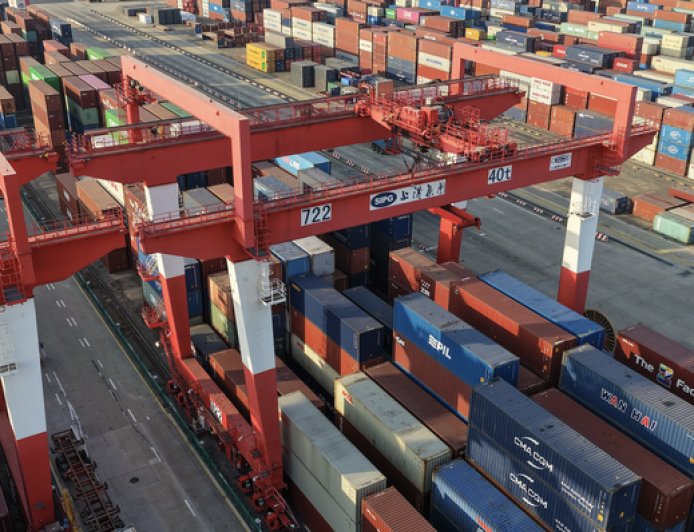 外需韧性叠加低基数效应，11月中国出口增速回升至5.9%