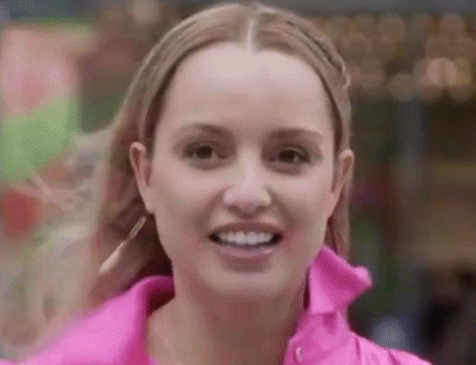 New Zealand reporter has bird fly into her face, leaving her bloodied