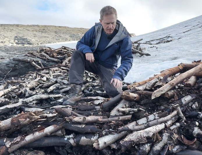 Melting mountain ice reveals 'rare' 1,500-year-old hunting facility still smelling of reindeer