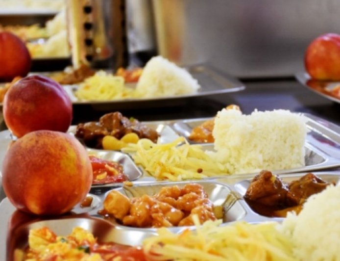 地方新闻精选 | 湖北一校长侵吞90万校园餐经费被判4年 遵义一溶洞地下水源受污染