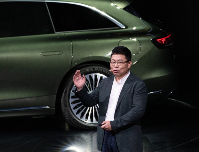 余承东剧透鸿蒙智行多款新车：首款MPV命名为智界V9