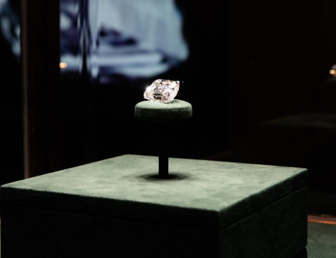 4億巨鑽亞洲首曝光　Diamond Bank 80克拉巨鑽閃到爆
