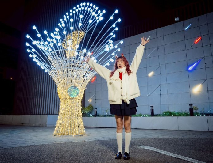 耶誕絢爛燈海閃耀新北河廊　4米聖誕花束成打卡新亮點