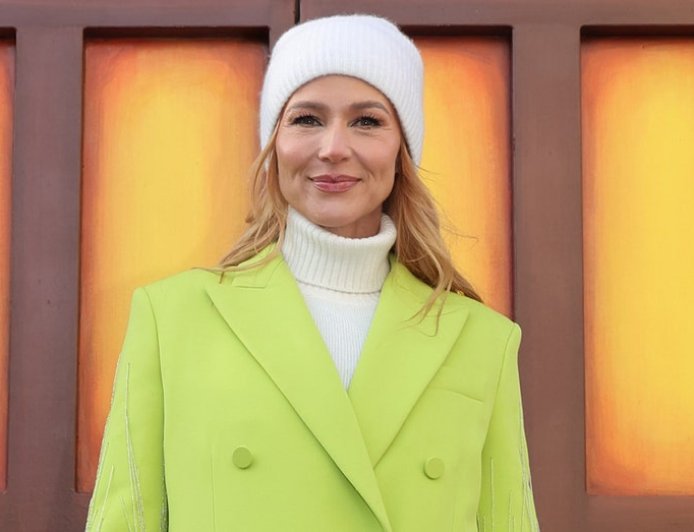 Jewel sends fans in a frenzy with stunning bikini snaps as they ask singer if she drank 'youth serum'