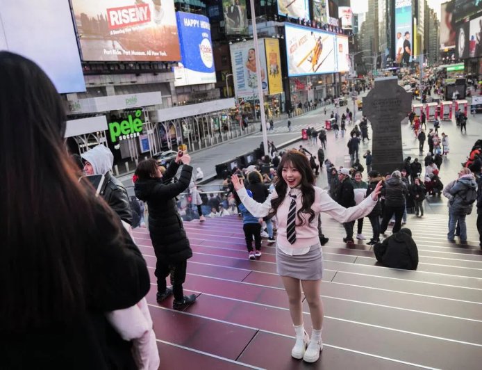 美国计划对免签游客进行强制社交媒体审查